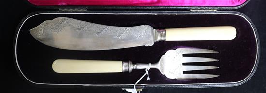 A cased pair of Victorian ivory handled silver fish servers by Goldsmiths Alliance,